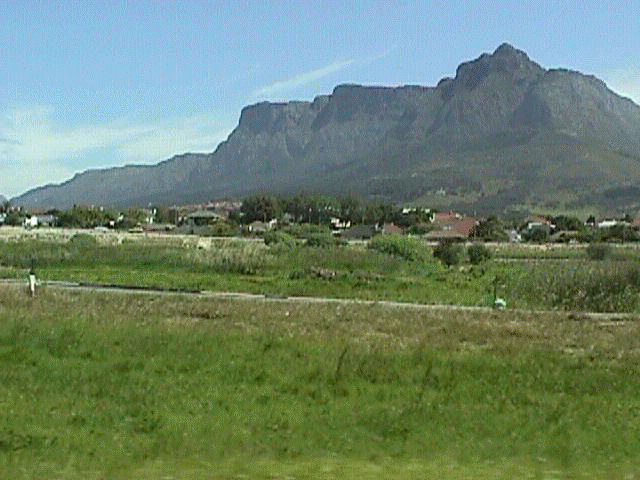 mountains.jpg (48076 bytes)